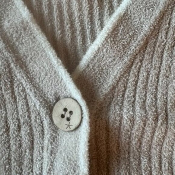 NWT Barefoot Dreams Ribbed Cardigan Sweater Beige Tan Wood Button Large - Picture 8 of 9